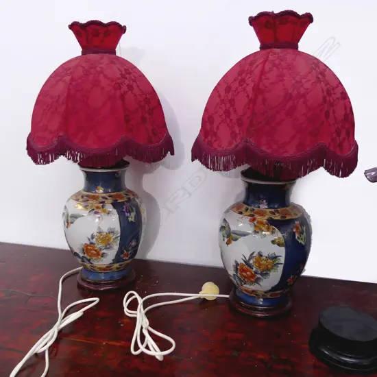 PR ORIENTAL CERAMIC BASE TABLE LAMPS; RED SHADES, H.670mm
