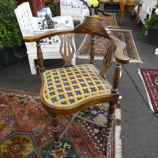 VINTAGE CORNER CHAIR