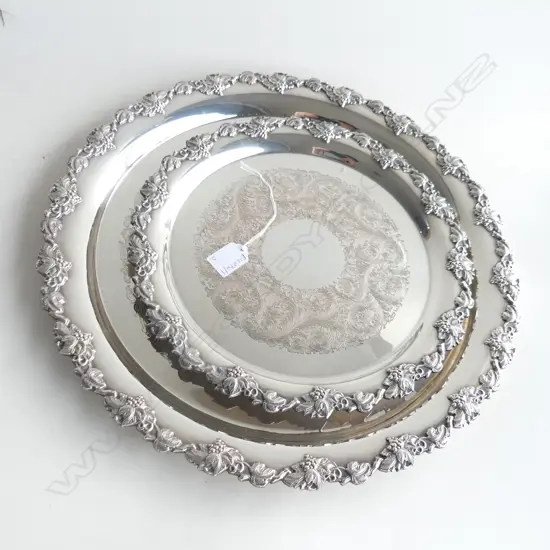 2 SILVER PLATE TRAYS 425 / 310mm dia
