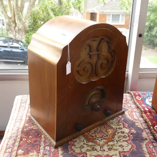 COLONIAL CATHEDRAL RADIO  300 x 190 x 380mm