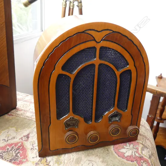 RCA VICTOR CATHEDRAL RADIO 28P 280 x 190 x 340mm