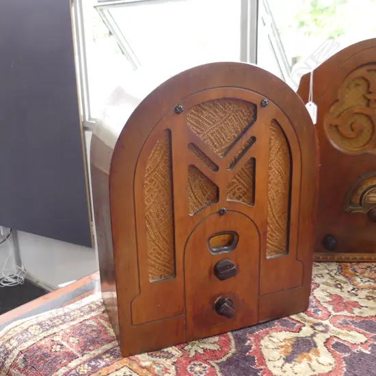 HMV CATHEDRAL RADIO MODEL 4T 280 x 160 x 370mm