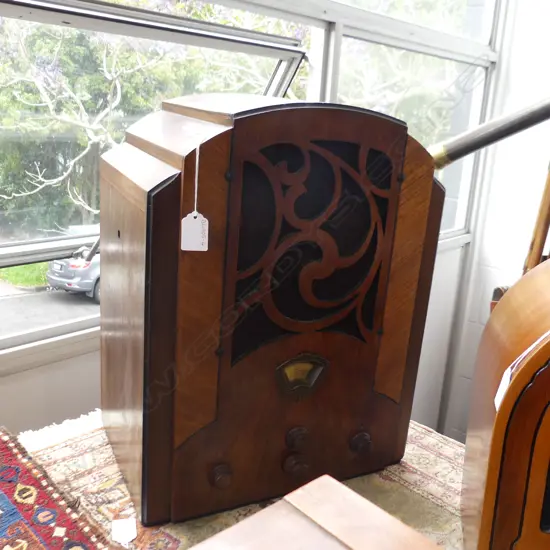 STEWART WARNER CATHEDRAL RADIO 340 x 230 x 450mm