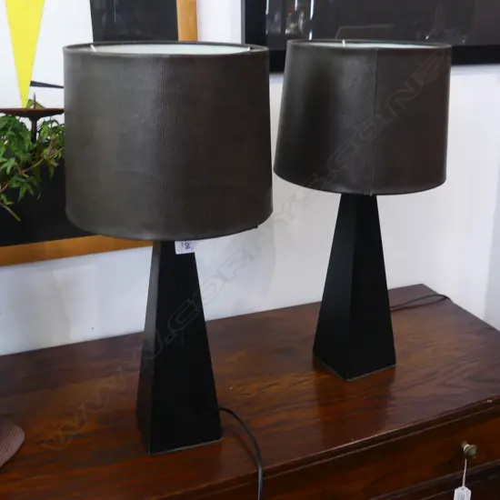 PAIR OF CONTEMPORARY SIDE LAMPS H.490 mm MINOR SCRATCHES