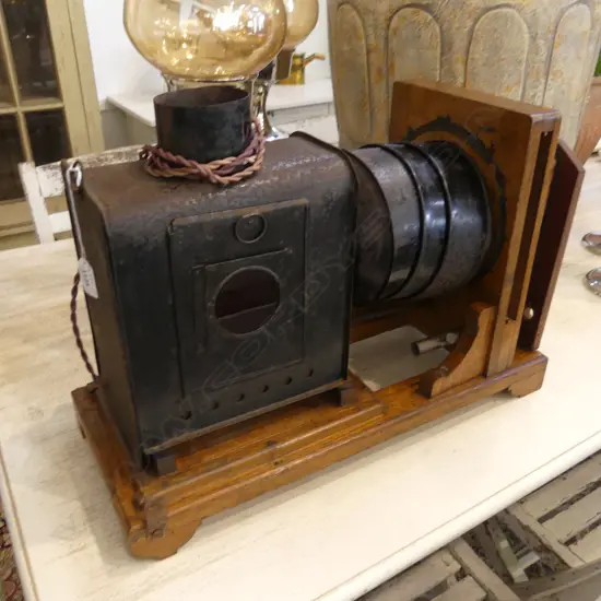 VINTAGE MAGIC LANTERN (NEEDS SOME RESTORATION)