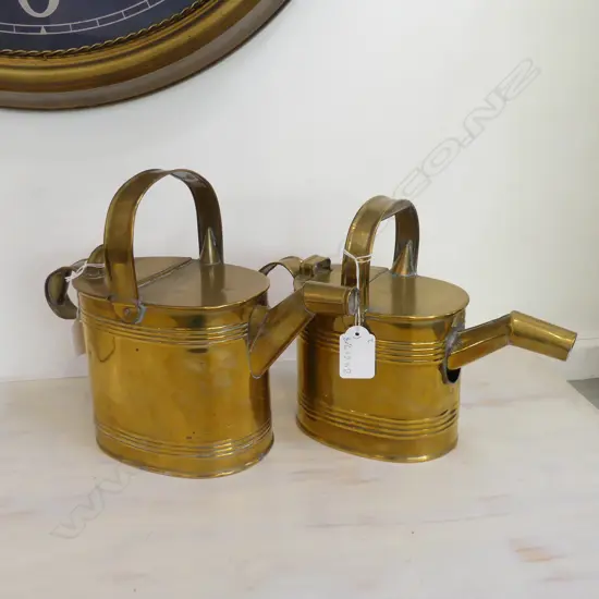 2 ANTIQUE BRASS WATERING CANS; R. PERRY & SONS WOLVERHAMPTON H.230mm (1 w. SPOUT AF)