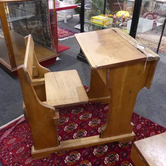 OLD SCHOOL DESK