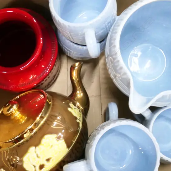 SM BOX ASST CHINA INCL ENGLISH JUG & MUGS, SADLER TEAPOT ETC..