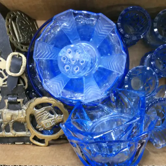 BOX LOT ASST BLUE DEPRESSION GLASS BOWLS, VASES ETC.. PLUS HORSE BRASSES