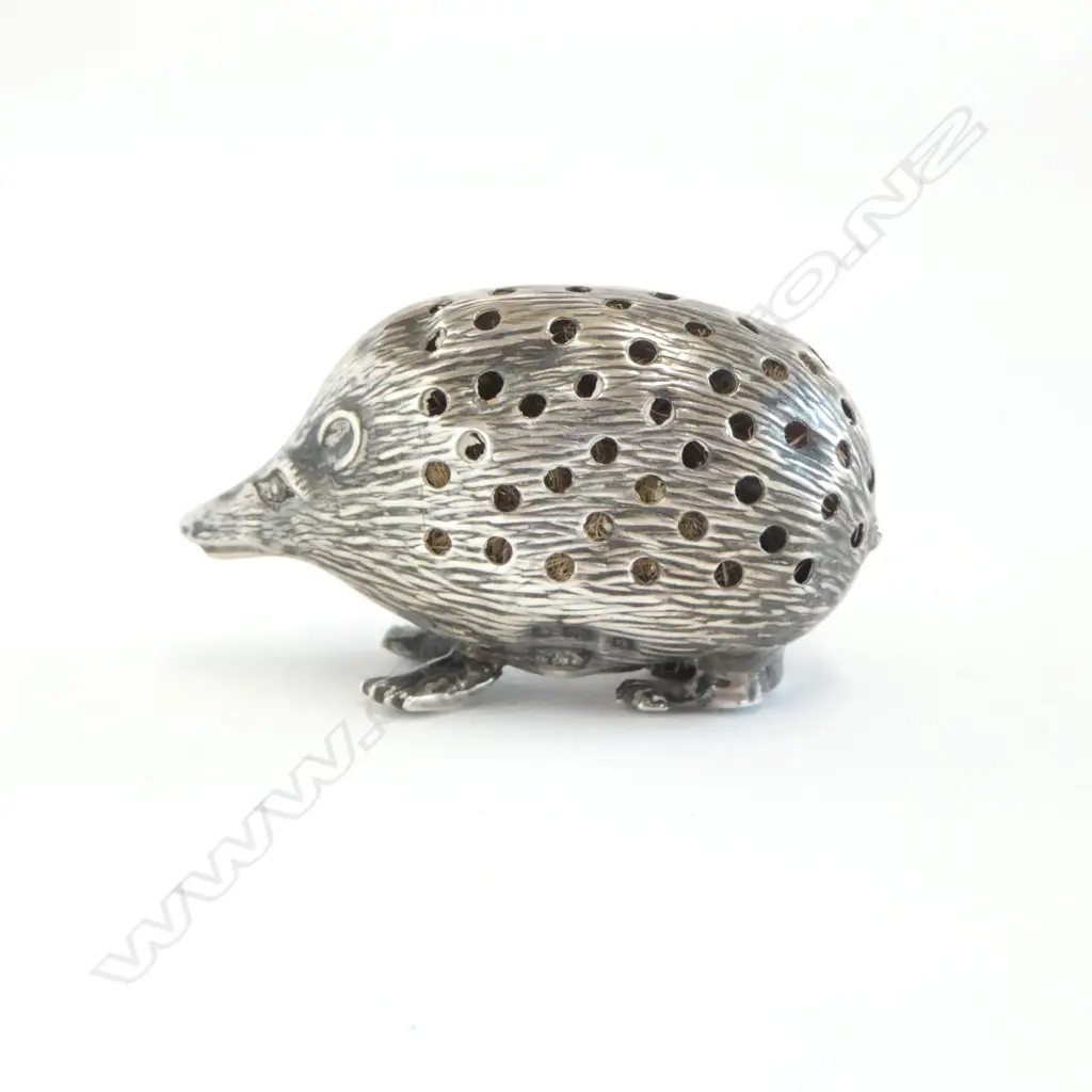 A small sterling silver porcupine pin cushion, Image 1++