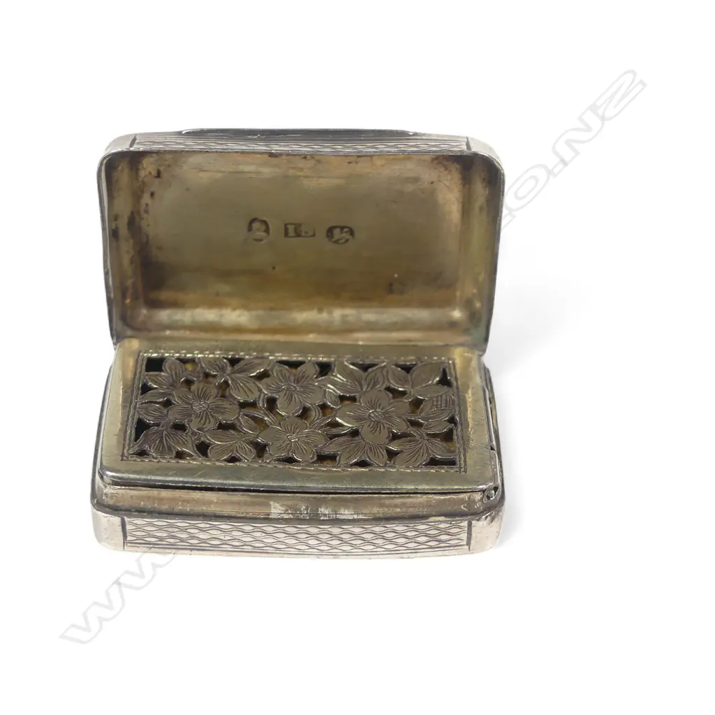 A George III sterling silver vinaigrette, Birmingham 1818 by John Shaw, Image 1++