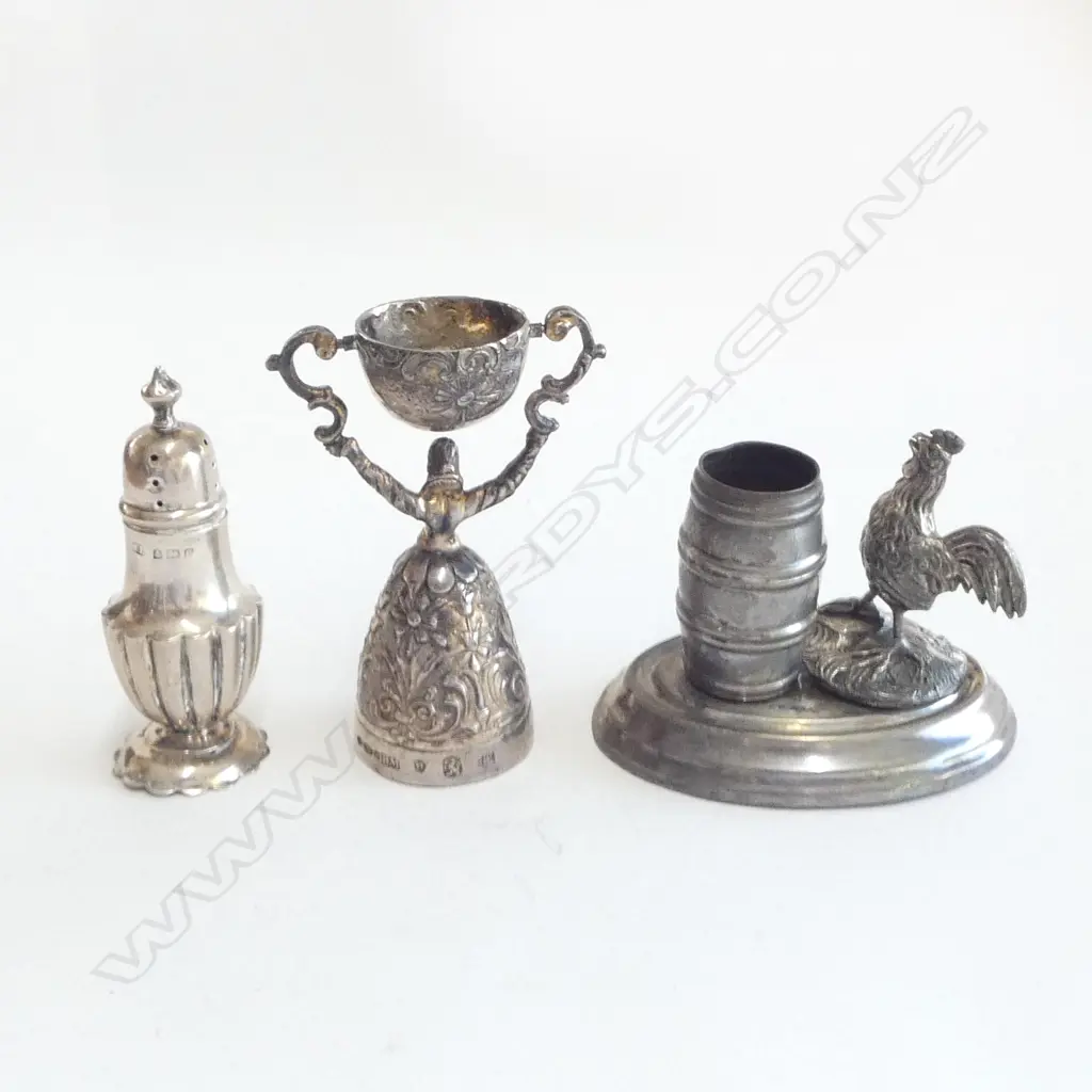 A sterling silver gilt wager cup, a silver pepperette and a plated toothpick stand, Image 1++