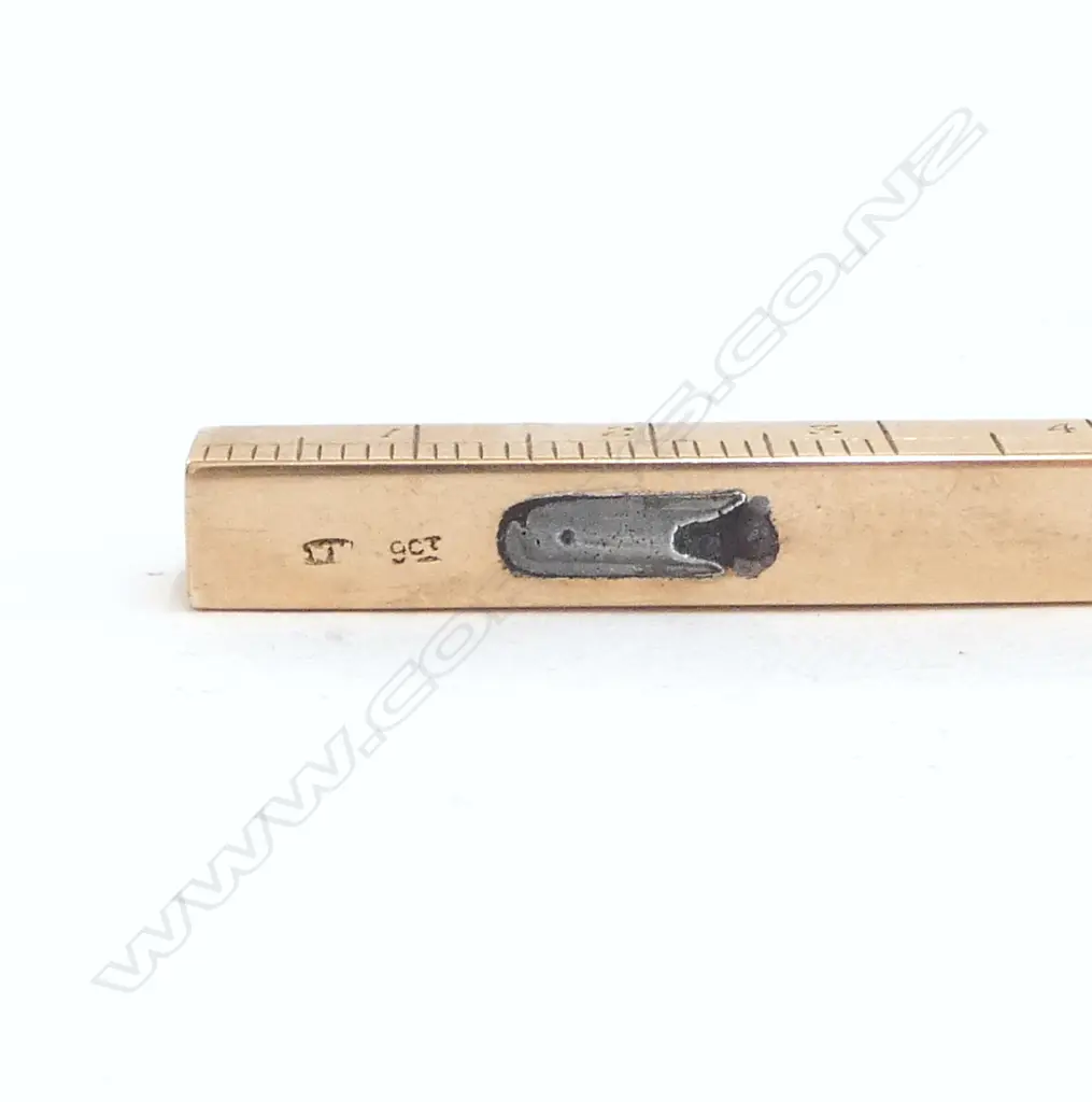 A 9ct gold cased telescoping propelling pencil with engraved ruler scales, Image 1++