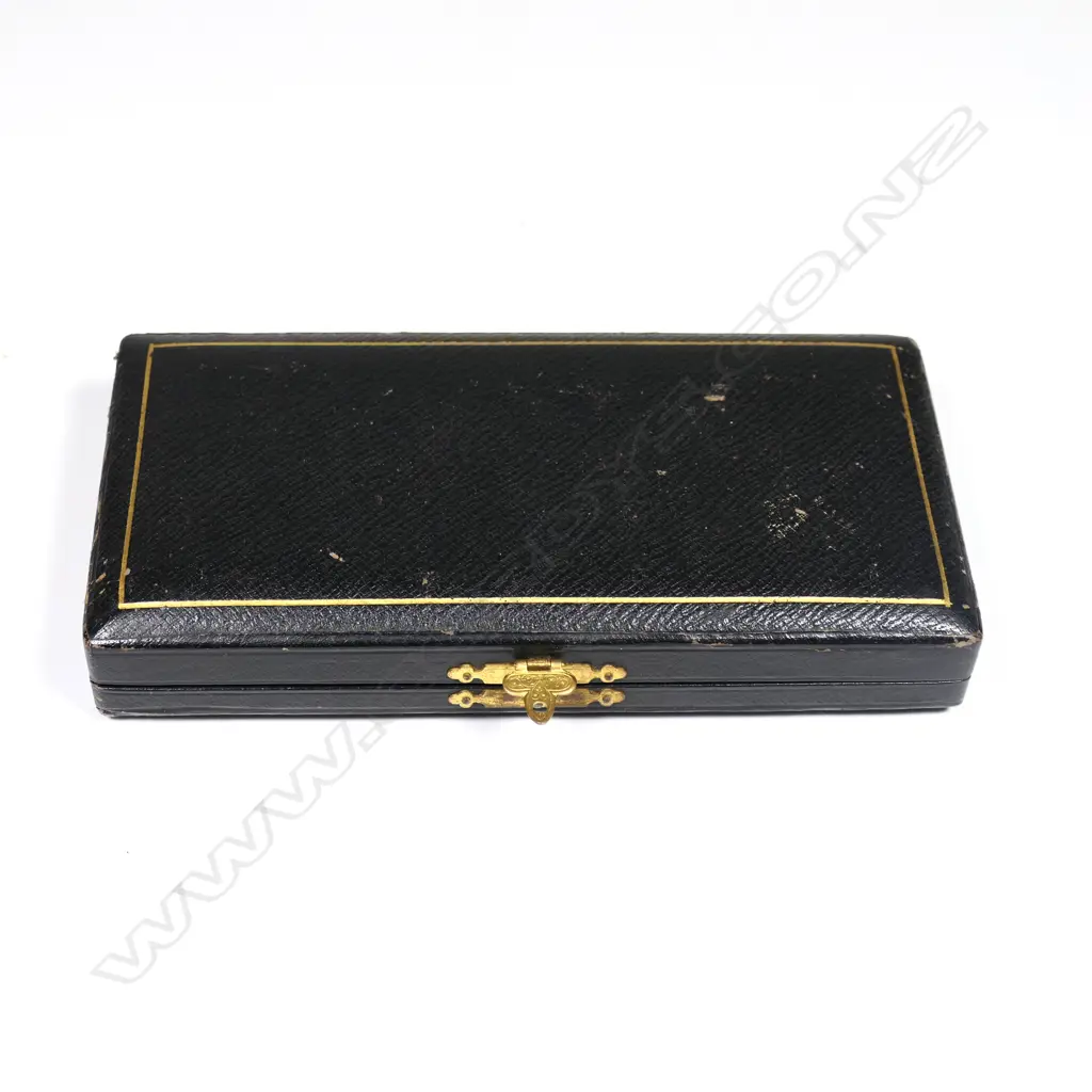 A cased pair of sterling silver scissors and thimble, Birmingham 1906, Image 1++