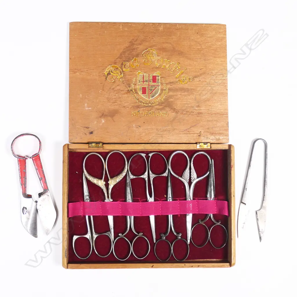 A box of seven sewing scissors and two pair of steel thread snips Image 1++