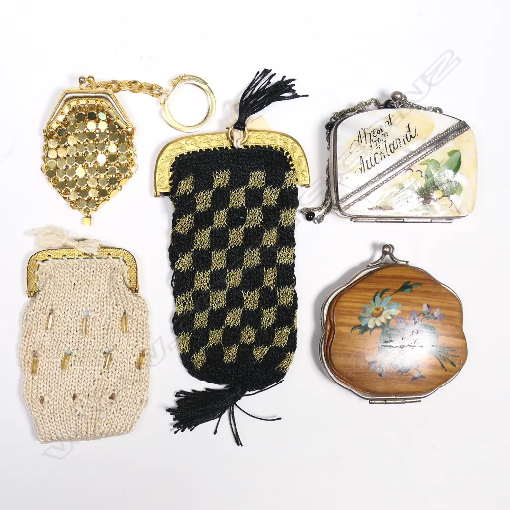 Five miscellaneous small coin purses. Image 1++