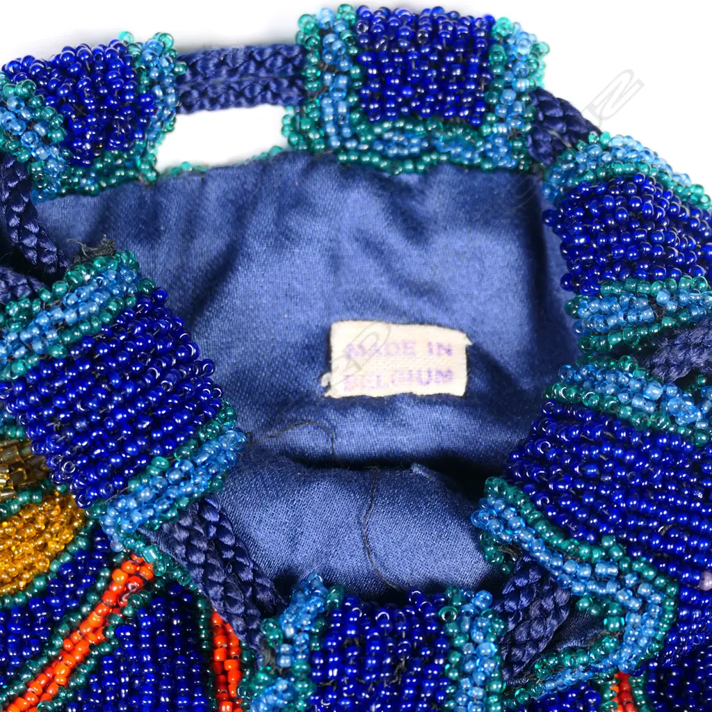 A Belgium Art Deco colourfully beaded reticule, Image 1++