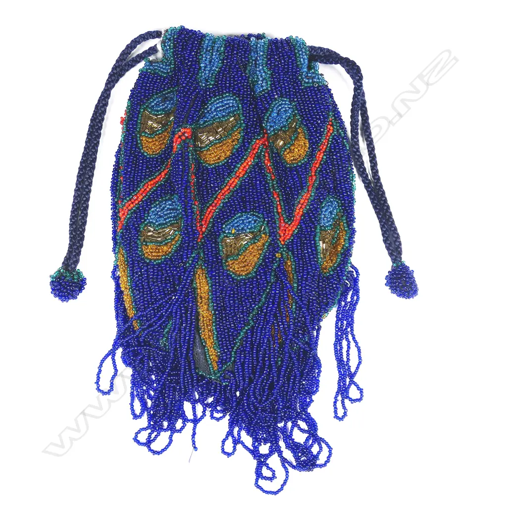 A Belgium Art Deco colourfully beaded reticule, Image 1++