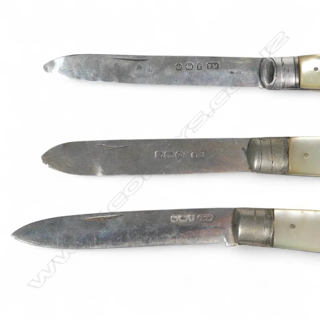 Three mother of pearl handled, folding sterling silver bladed fruit knives, various dates and makers. Image 1++