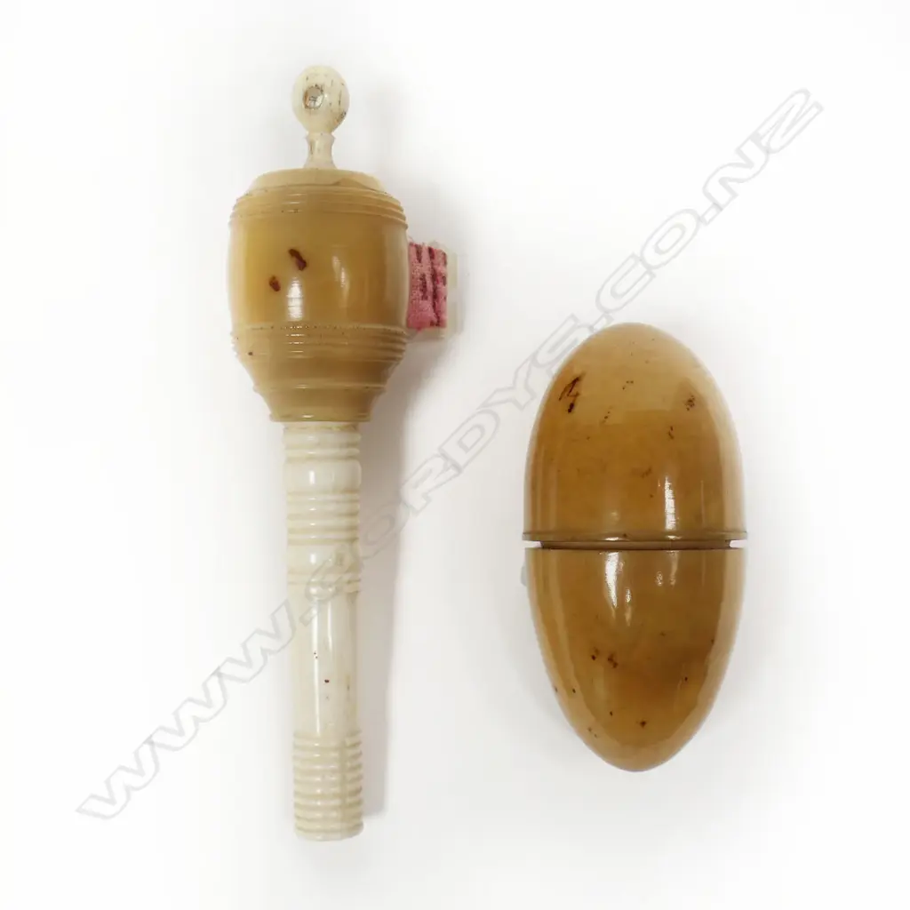 A Stanhope (Ramsgate) ribbon tape measure and a thimble case, Image 1++