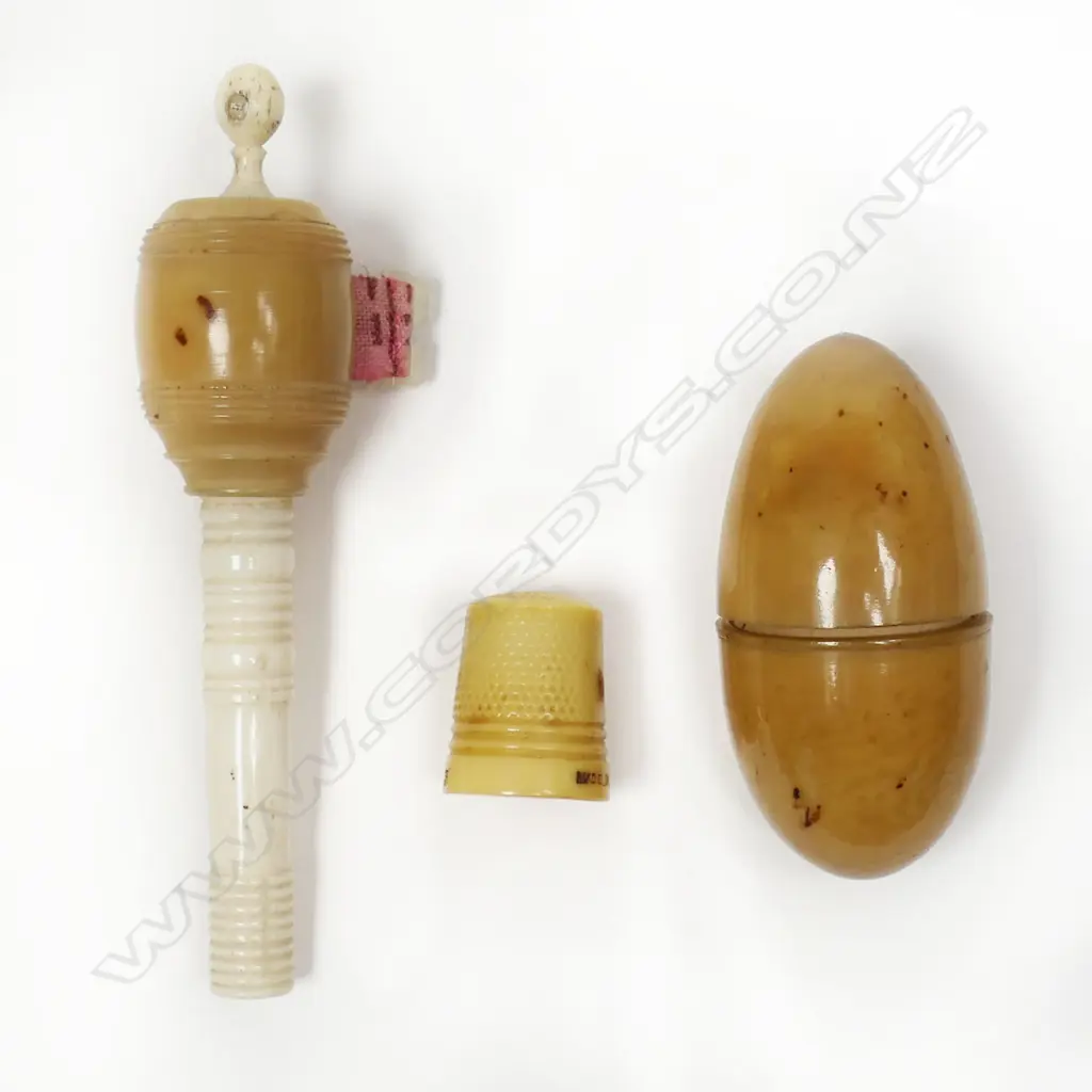 A Stanhope (Ramsgate) ribbon tape measure and a thimble case, Image 1++