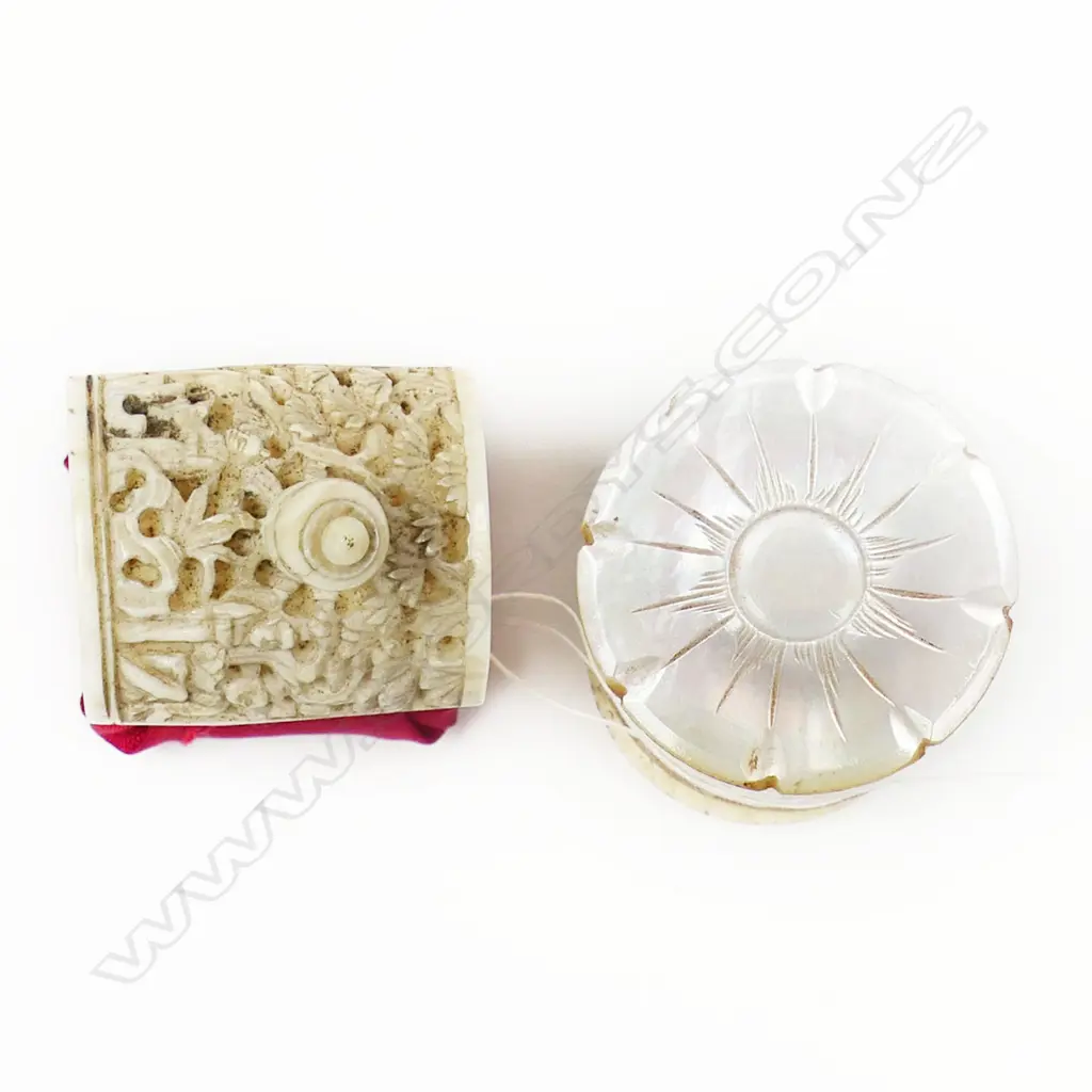 A Chinese carved ivory sewing clamp with a bone and mother of pearl bobbin spool, Image 1++