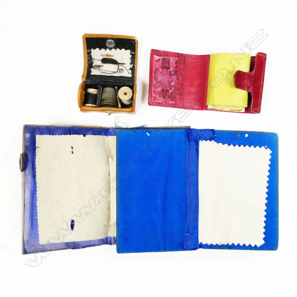 Three Mauchlin pieces, a needle book, a thimble case and a pincushion disc, Image 1++