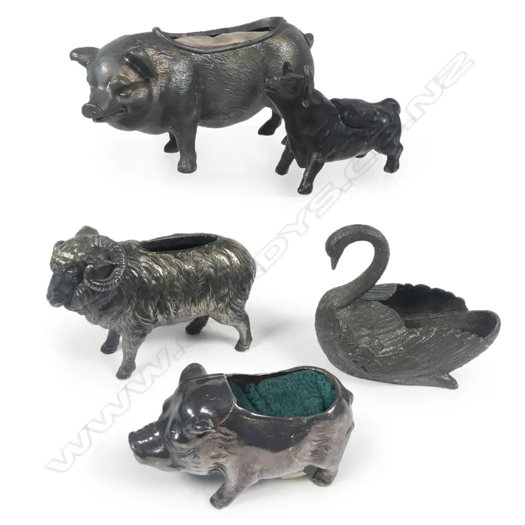 Five various cast metal animal pincushions, Image 1++