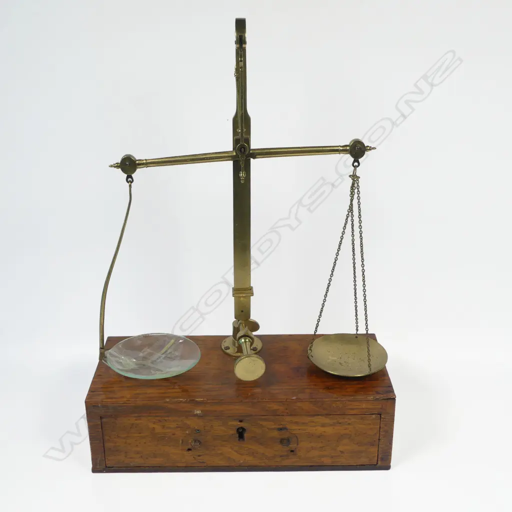 A  late Victorian oak box based brass set of balance scales, by P. Rogers & Co, To Weigh 2 Ozs, Image 1++