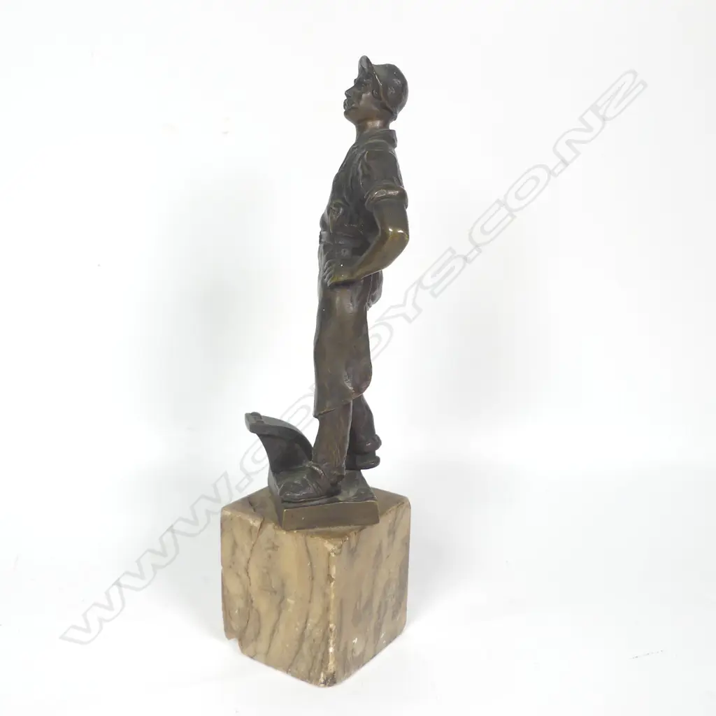 A small bronze sculpture by Ludwig Gräfner (German 1861-1939), Blacksmith and anvil (hammer absent), signed, on alabaster plinth H.210mm Image 1++