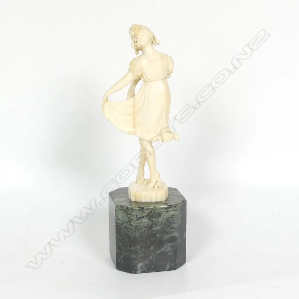 A small fin de siècle ivory sculpture by Ludwig Walther (German Image 1++