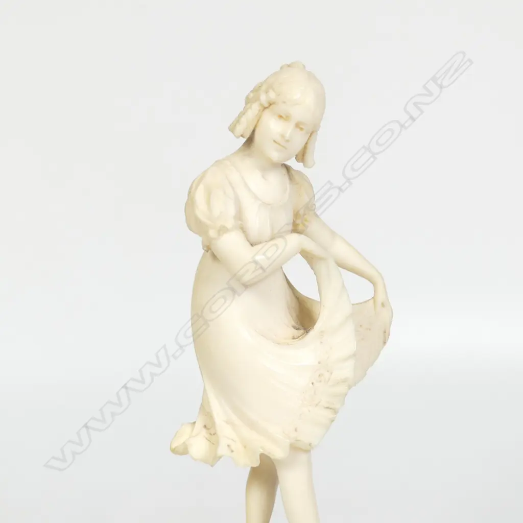A small fin de siècle ivory sculpture by Ludwig Walther (German Image 1++