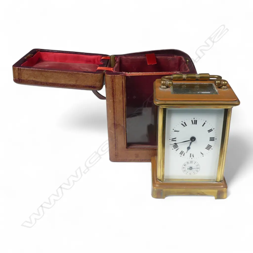 A French brass cased carriage clock in leather travel case, Image 1++