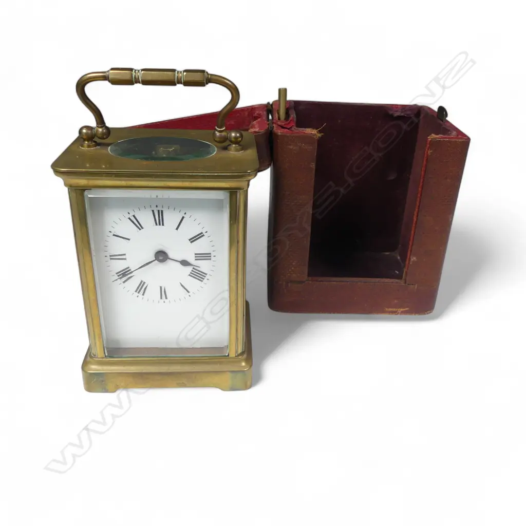 A French brass cased carriage clock in leather travel case, Image 1++
