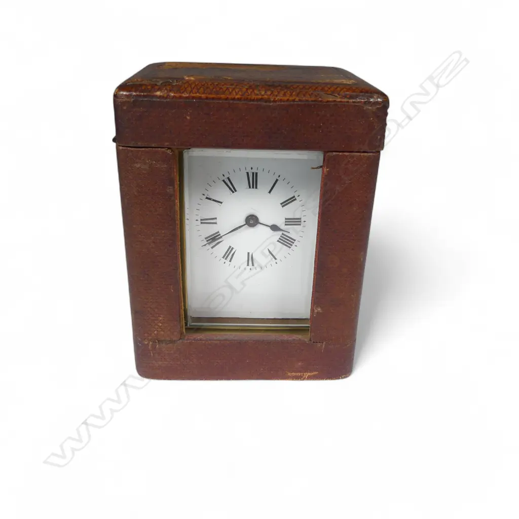 A French brass cased carriage clock in leather travel case, Image 1++