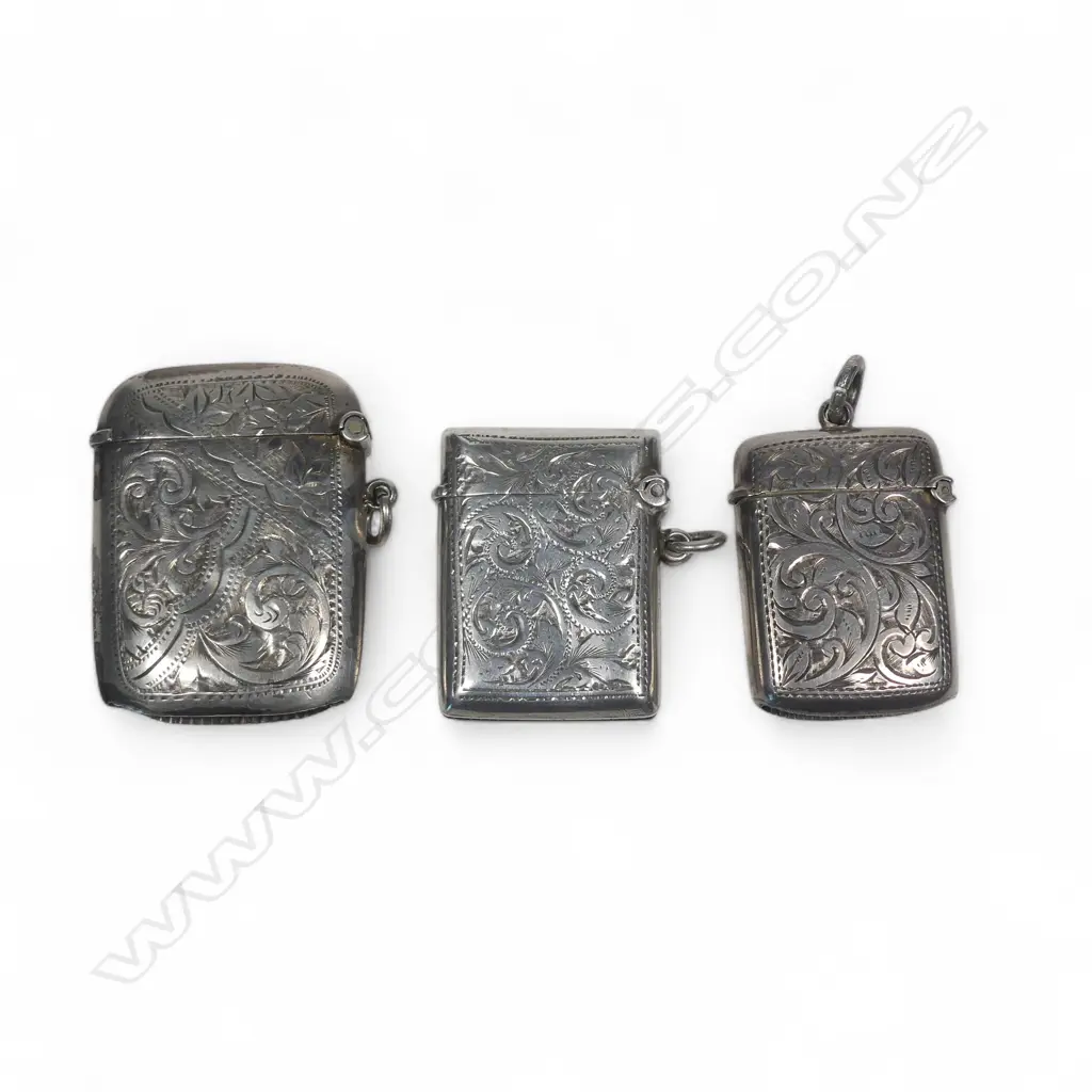 Three sterling silver vesta cases, all Chester, 1900, 1902 and 1908. Total 40gm Image 1++