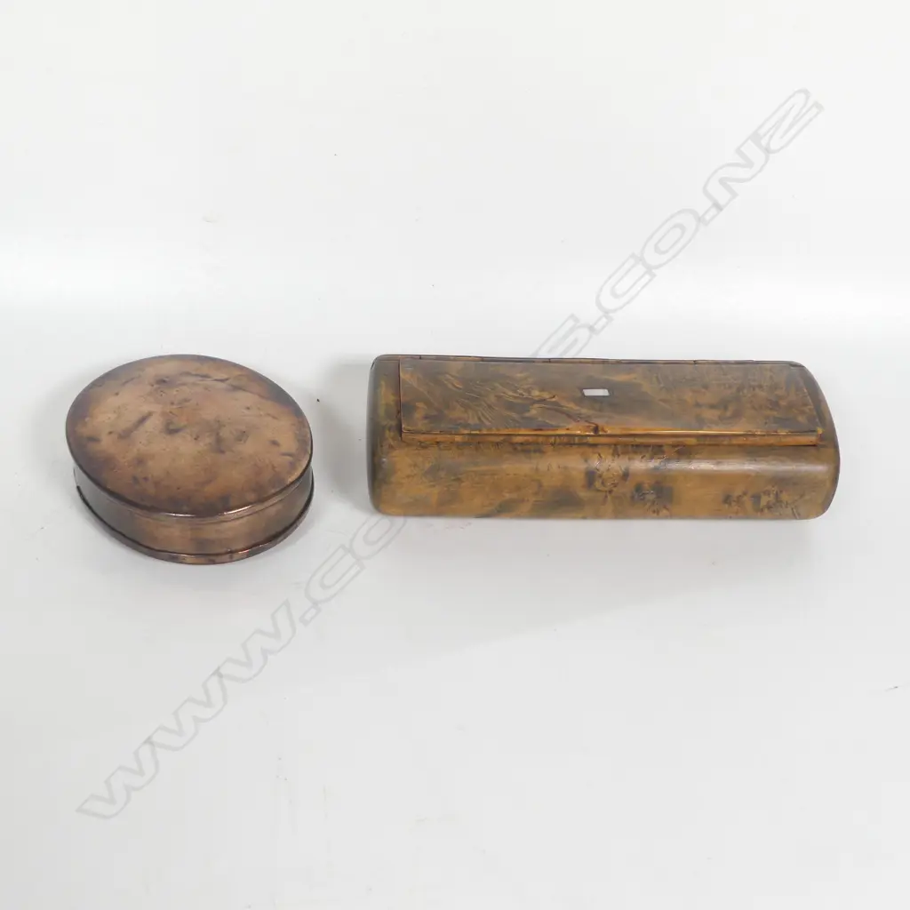 Large figured walnut snuff box with horn lining, and a copper pocket snuff box, the long walnut box with integral hinged lid inset with small mother of pearl cartouche. L.120mm Image 1++