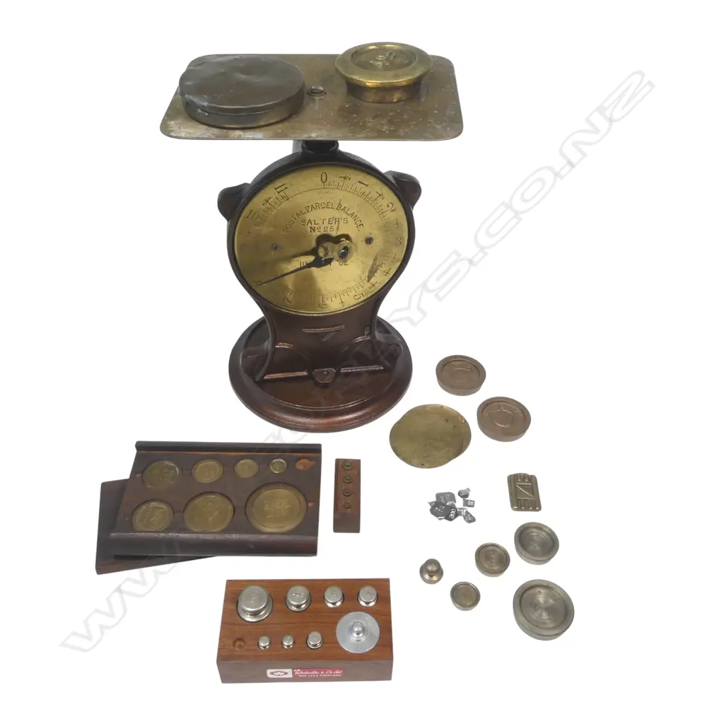 A Salter's Parcel Balance No65, to weight 11lb by ozs, and a selection of miscellaneous weights. Image 1++