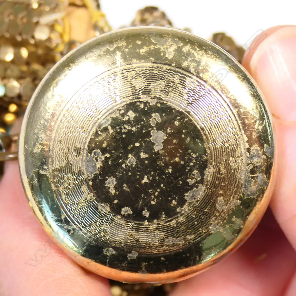 A Whiting & Davis gilt gate-top mesh bag and two 1930s Alu-mesh purses Image 1++