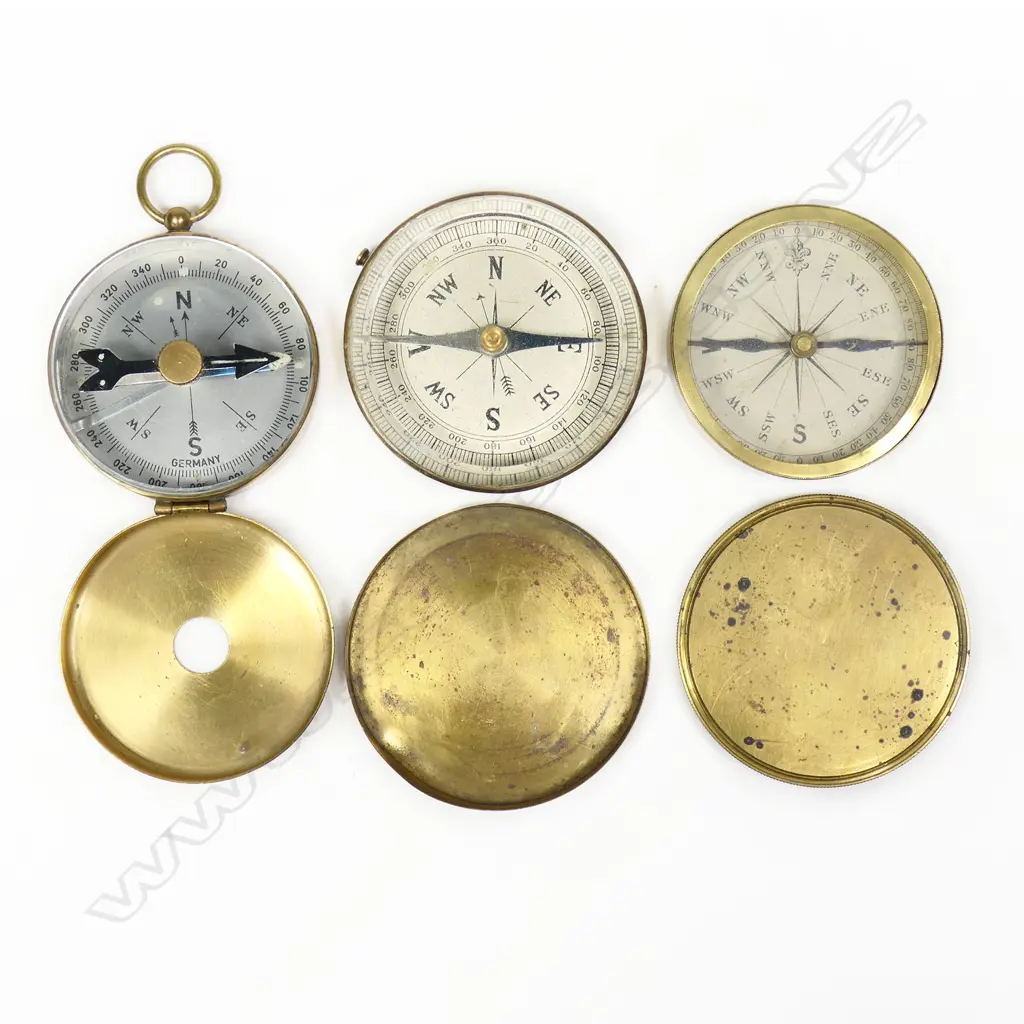 Three brass cased pocket compasses, c.1900, two with press lids, one with hinged lid, Image 1++