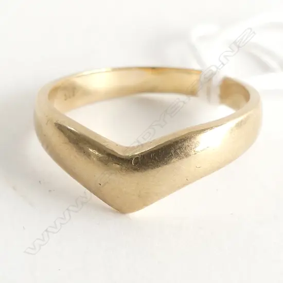 (67) 9CT GOLD SHAPED WEDDING BAND