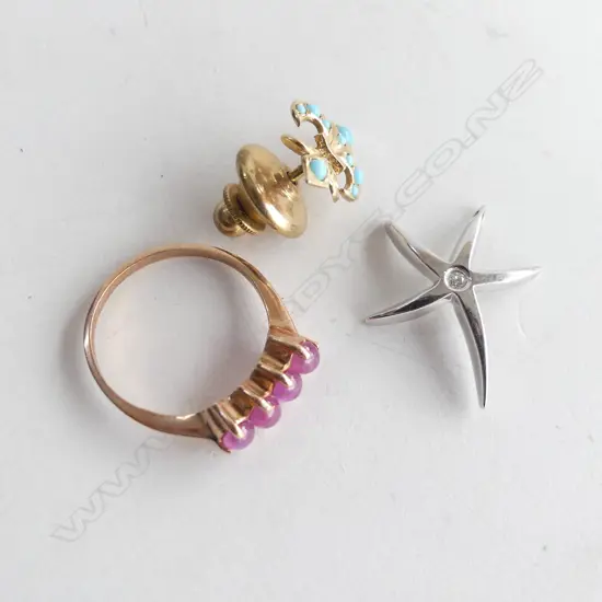 14CT WHITE GOLD STARFISH PENDANT, 375 MARKED ROSE GOLD RING, TIE PIN