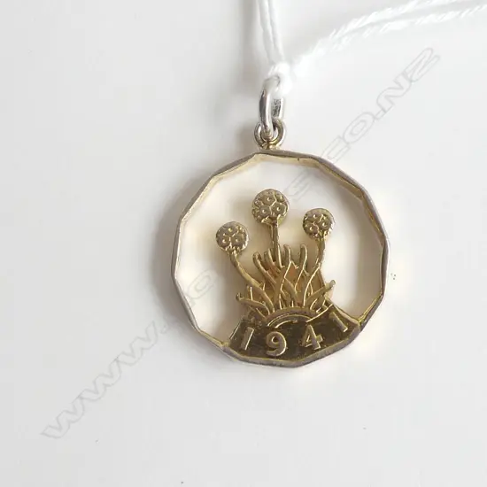 VINTAGE COIN FLOWER PENDANT 3.3gm