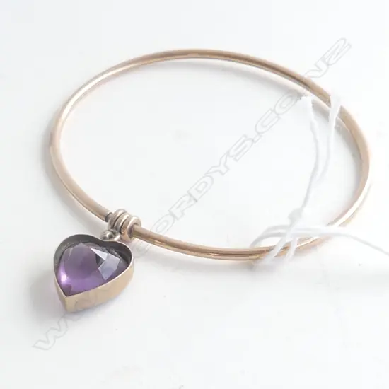 9CT GOLD CLIP  BRACELET WITH AMETHYST HEART CHARM 5.8GMS