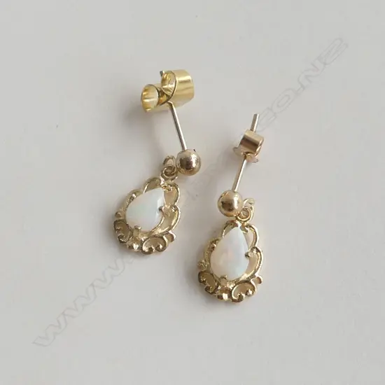 OPAL DROP EARRINGS 1.1gm