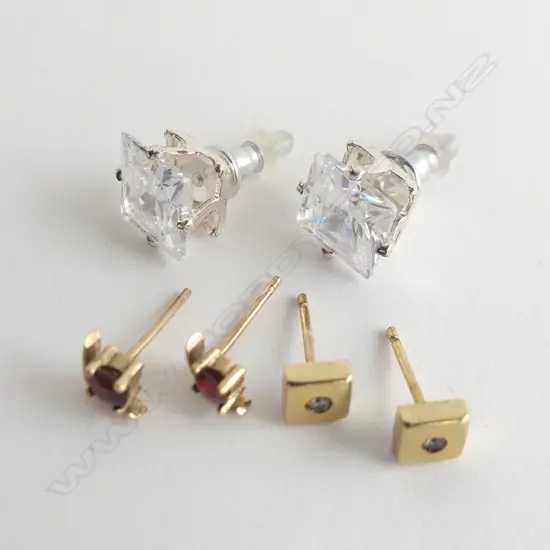 2 9CT EARRINGS 1 GRAMS + CZ PR 