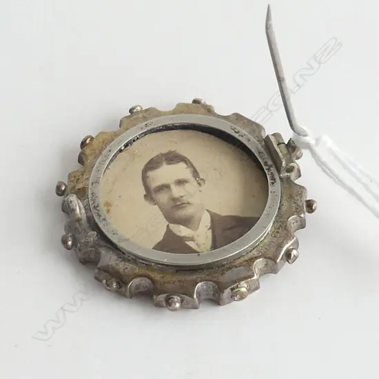 VICTORIAN SILVER AND GOLD BROOCH