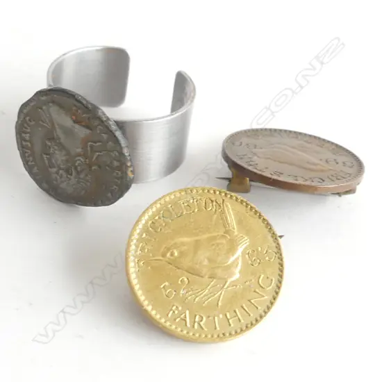 REPLICA EMPEROR HADRIAN COIN RING + 2 FRICKLETON FARTHING PIN BADGES