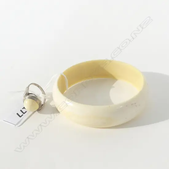 IVORY BANGLE 65mm int. dia + RING