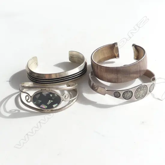 4 STG CUFF BANGLES 119 GRAMS